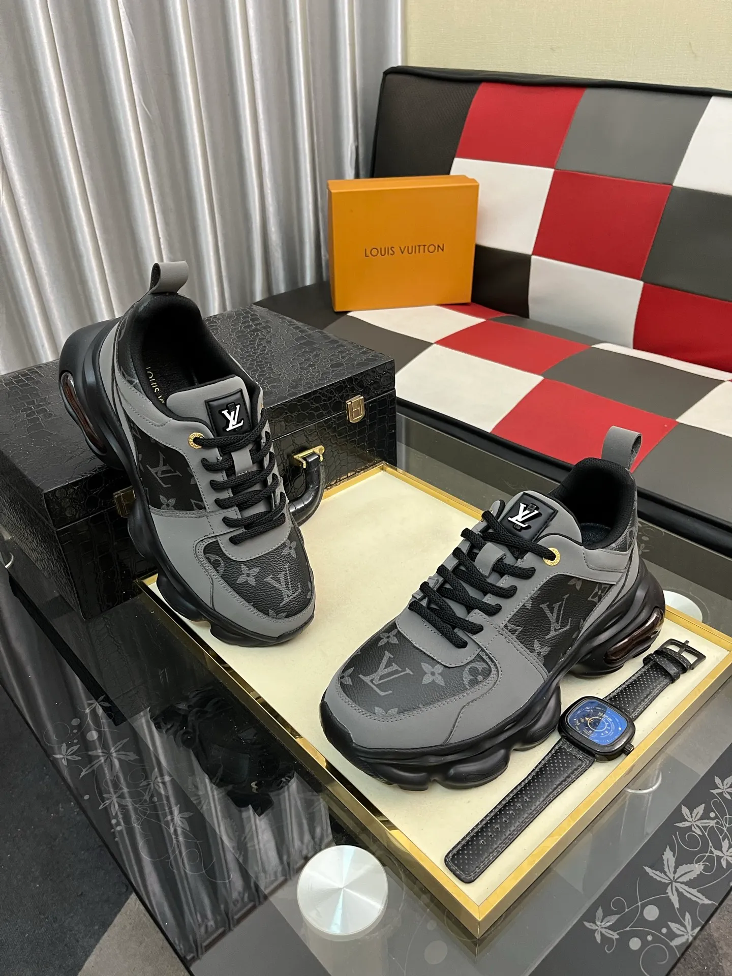 Men's shoes 💰458⌚️⌚️LV Louis Vuitton. The latest trendy casual shoes are popular in physical stores in sizes 38-44. New spring and summer comfortable imported custom original cowhide, unique jacquard fabric element design. Paired with sheepskin lining, Lv original bottom, [taiyang][taiyang] high-end packaging and high quality💪Details determine the quality, you can enter and leave the counter at will, welcome to compare🇮🇹